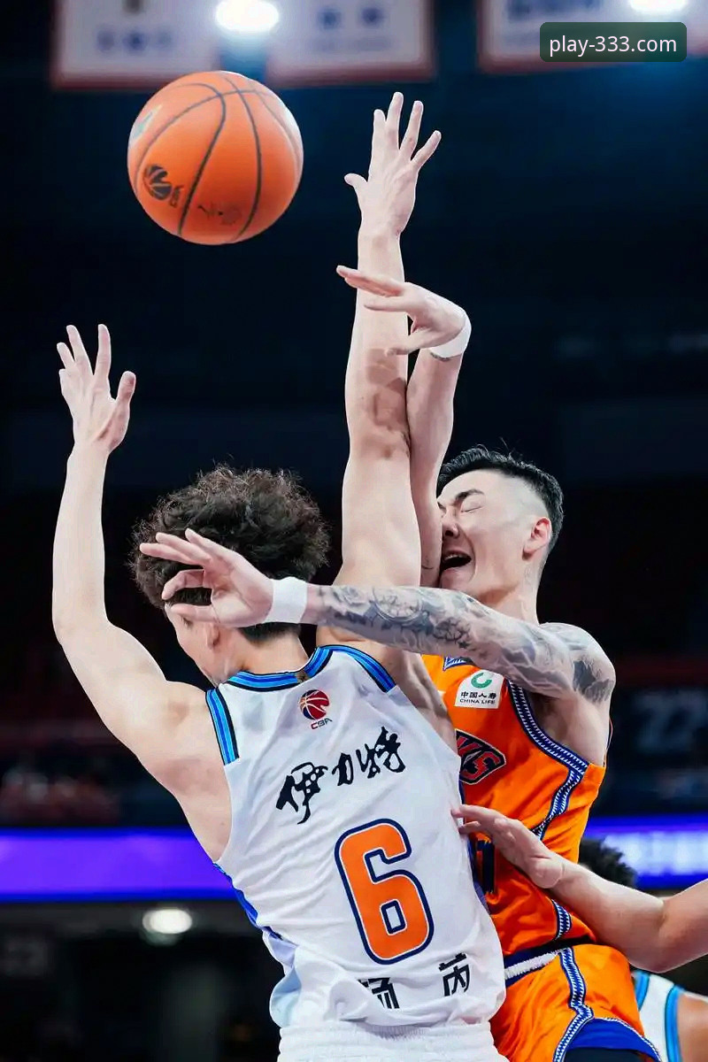 揭秘上海男篮12连胜背后的战术密码：一场流畅的胜利如何炼成